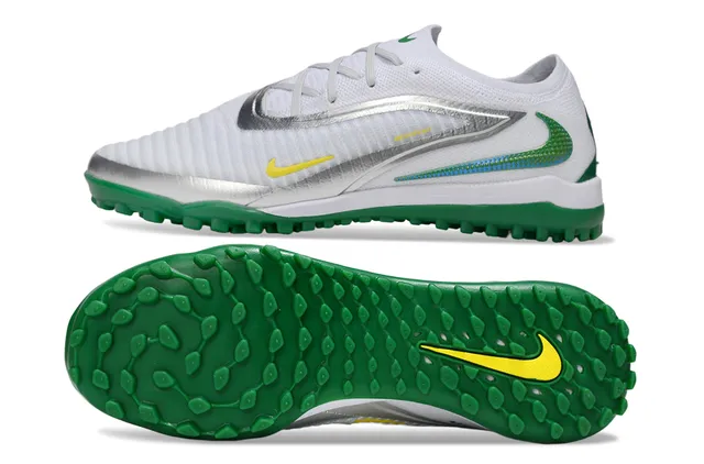 Nike Chaussures de football blanc et vert avec upper en knit, lacets asymétriques pour turf 6