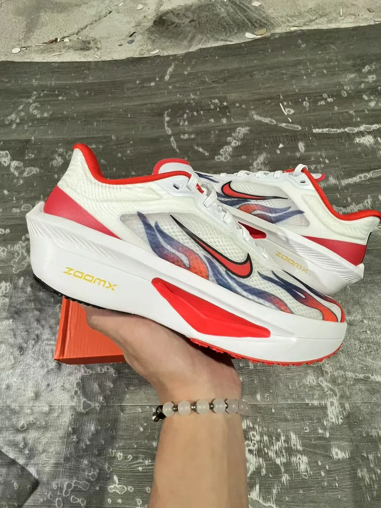 Nike Zapatos Running Blanco Multicolor Malla Superior Superposición Gráfico Llama 1