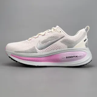 Nike blanc et rose maille ingénierisée supérieure superpositions stratifiées synthétiques chaussures de course