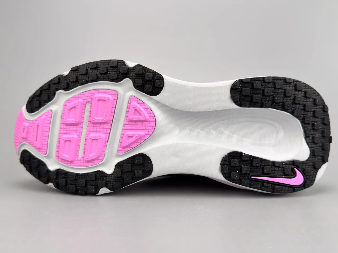 Nike White Pink Engineered Mesh Upper Layered Synthetic Overlays Running Shoes 8
