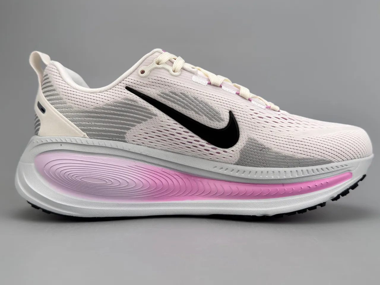 Nike White Pink Engineered Mesh Upper Layered Synthetic Overlays Running Shoes 10