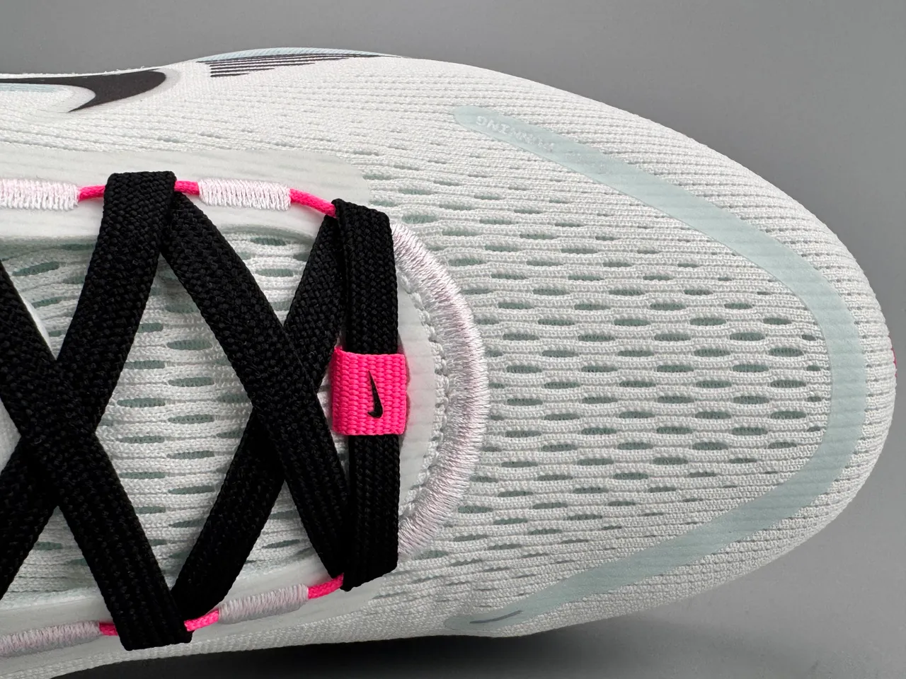 Nike White Pink Engineered Mesh Upper Wave-Pattern Overlays Running Shoes 2