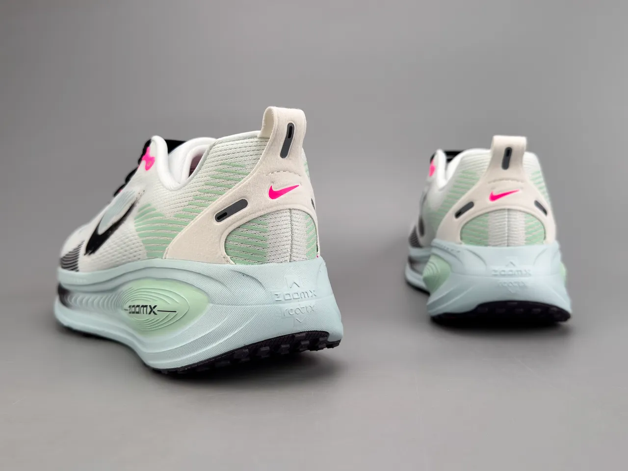 Nike White Pink Engineered Mesh Upper Wave-Pattern Overlays Running Shoes 6
