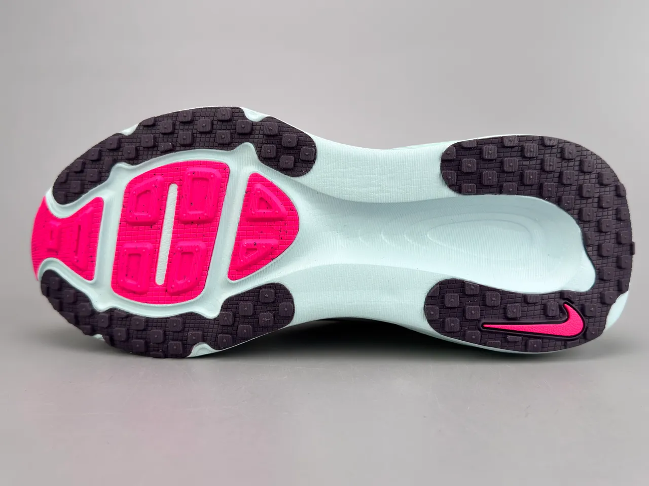 Nike White Pink Engineered Mesh Upper Wave-Pattern Overlays Running Shoes 8