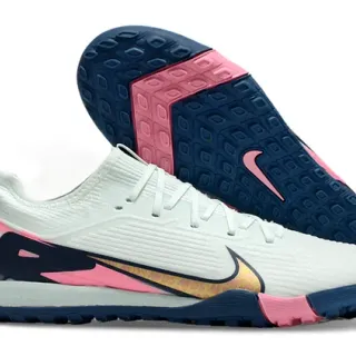 Nike Tênis de futebol Turf com upper de malha branca e rosa superposição assimétrica Swoosh
