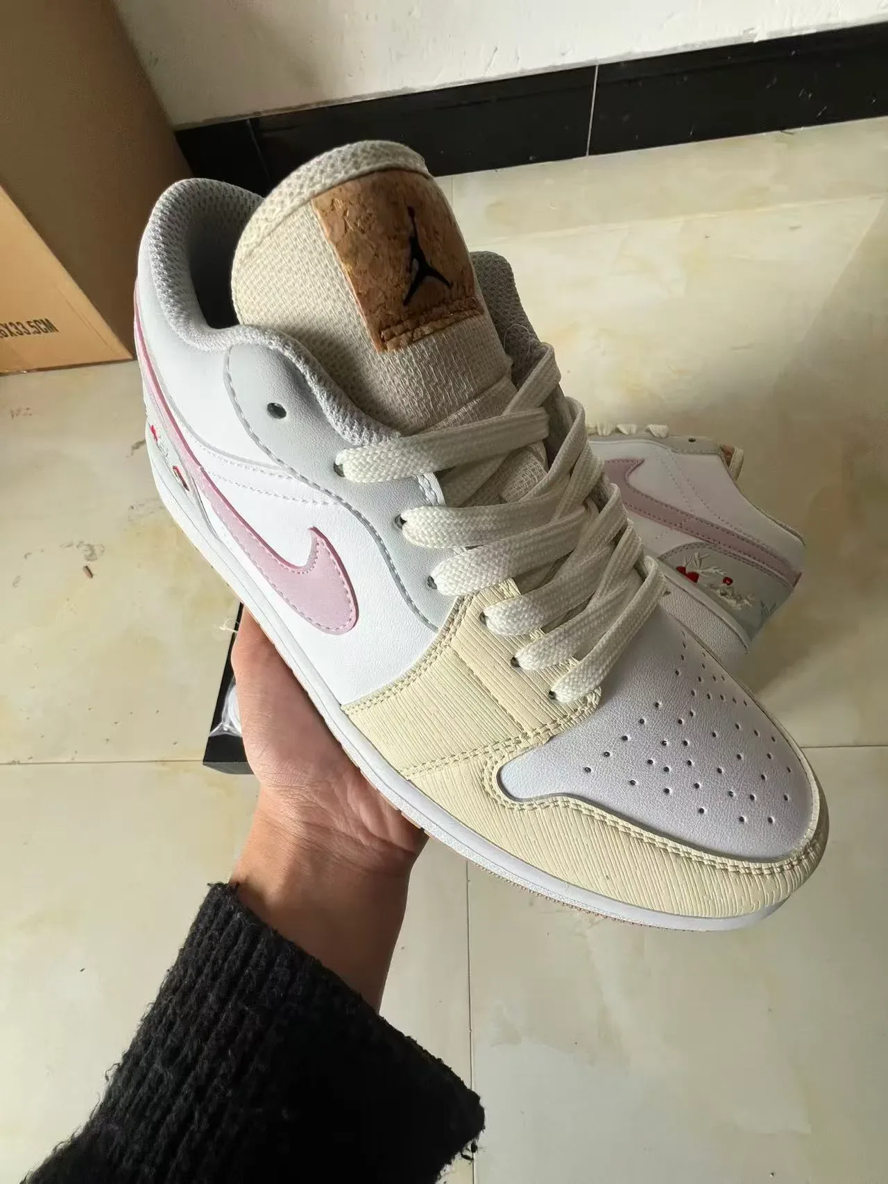 Nike White Pink Low-Top Leather And Synthetic Upper Lifestyle Sneakers 2