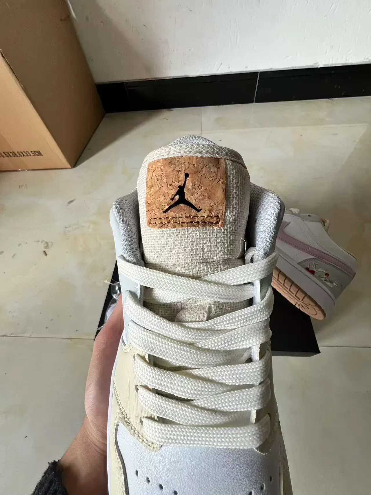 Nike White Pink Low-Top Leather And Synthetic Upper Lifestyle Sneakers 4