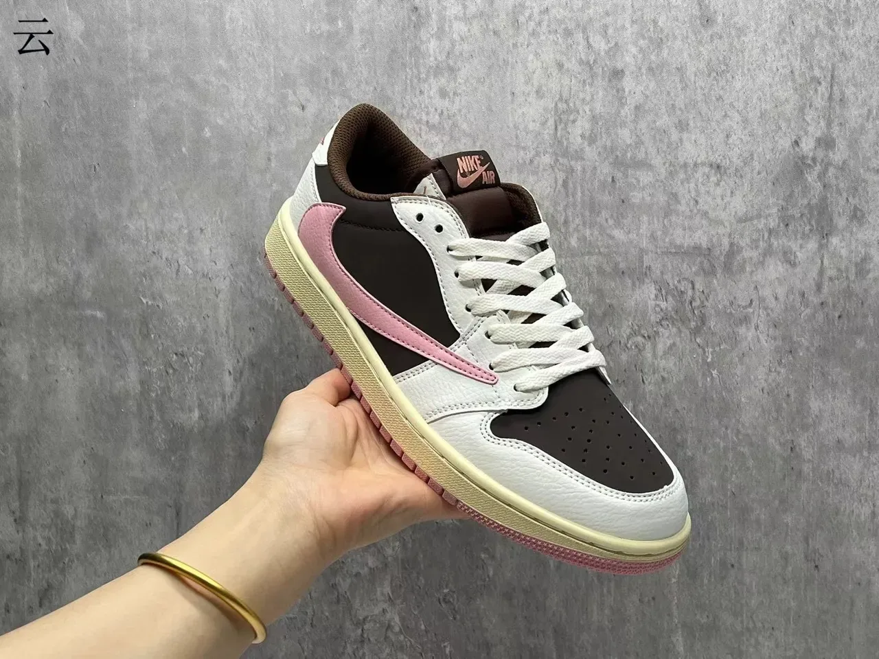 Nike White Pink Low-Top Leather-Paneled Lifestyle Sneakers 2