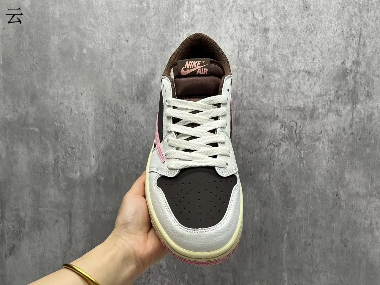 Nike White Pink Low-Top Leather-Paneled Lifestyle Sneakers 3