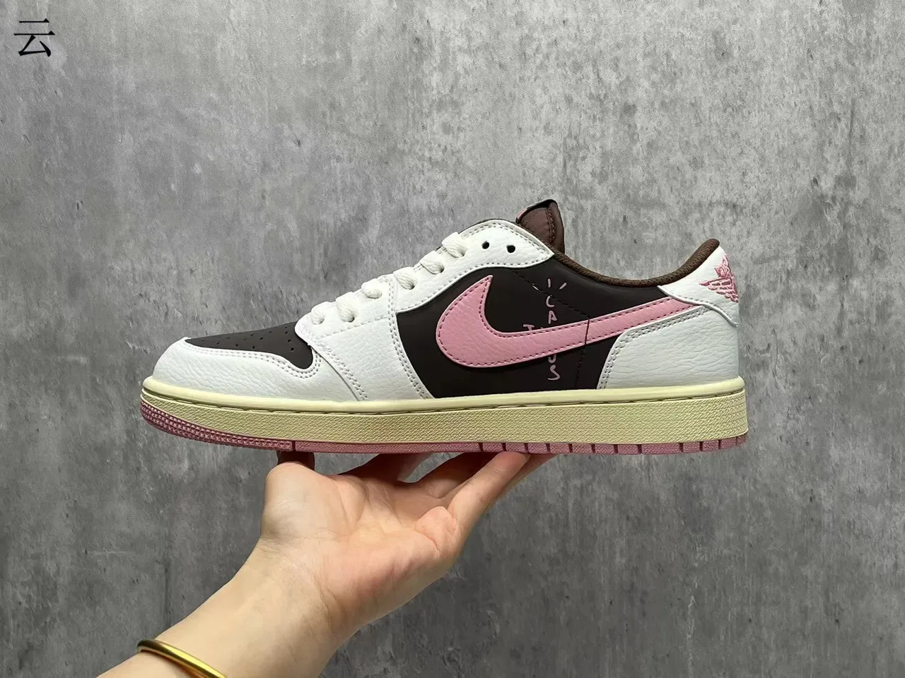 Nike White Pink Low-Top Leather-Paneled Lifestyle Sneakers 5