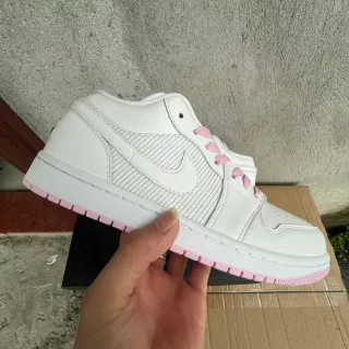 Nike Tênis Lifestyle Branco e Rosa de Couro de Topo Baixo