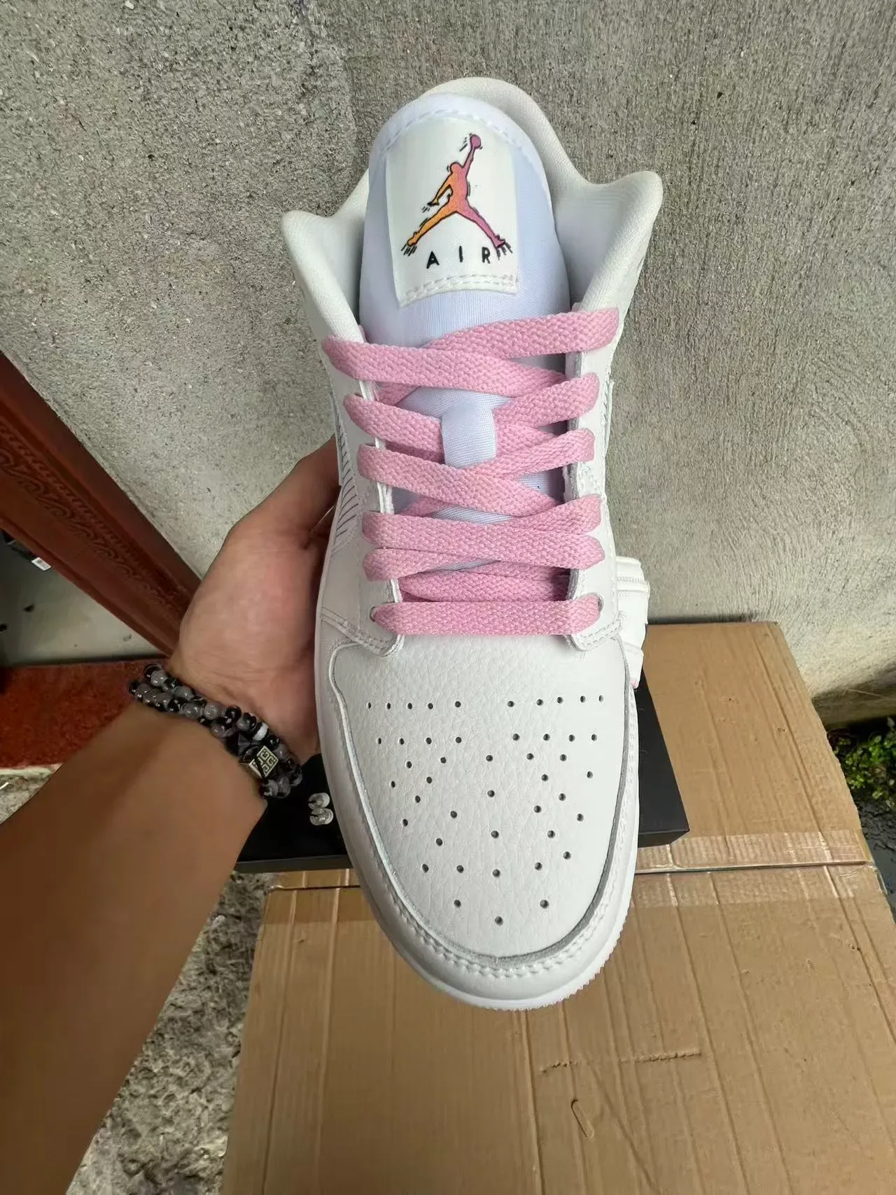 Nike White Pink Low-Top Leather Upper Lifestyle Sneakers 3