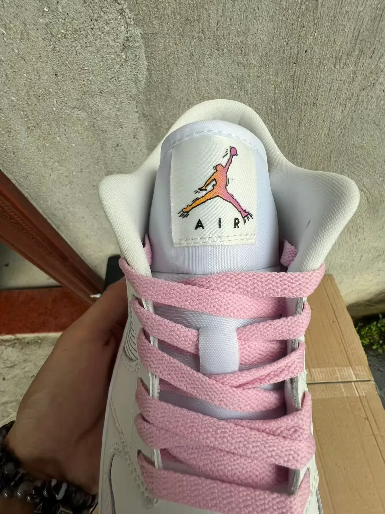 Nike White Pink Low-Top Leather Upper Lifestyle Sneakers 4