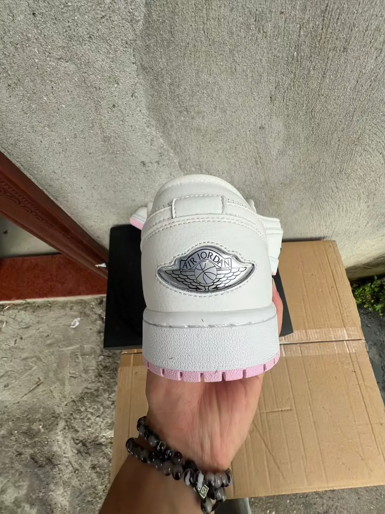 Nike White Pink Low-Top Leather Upper Lifestyle Sneakers 8