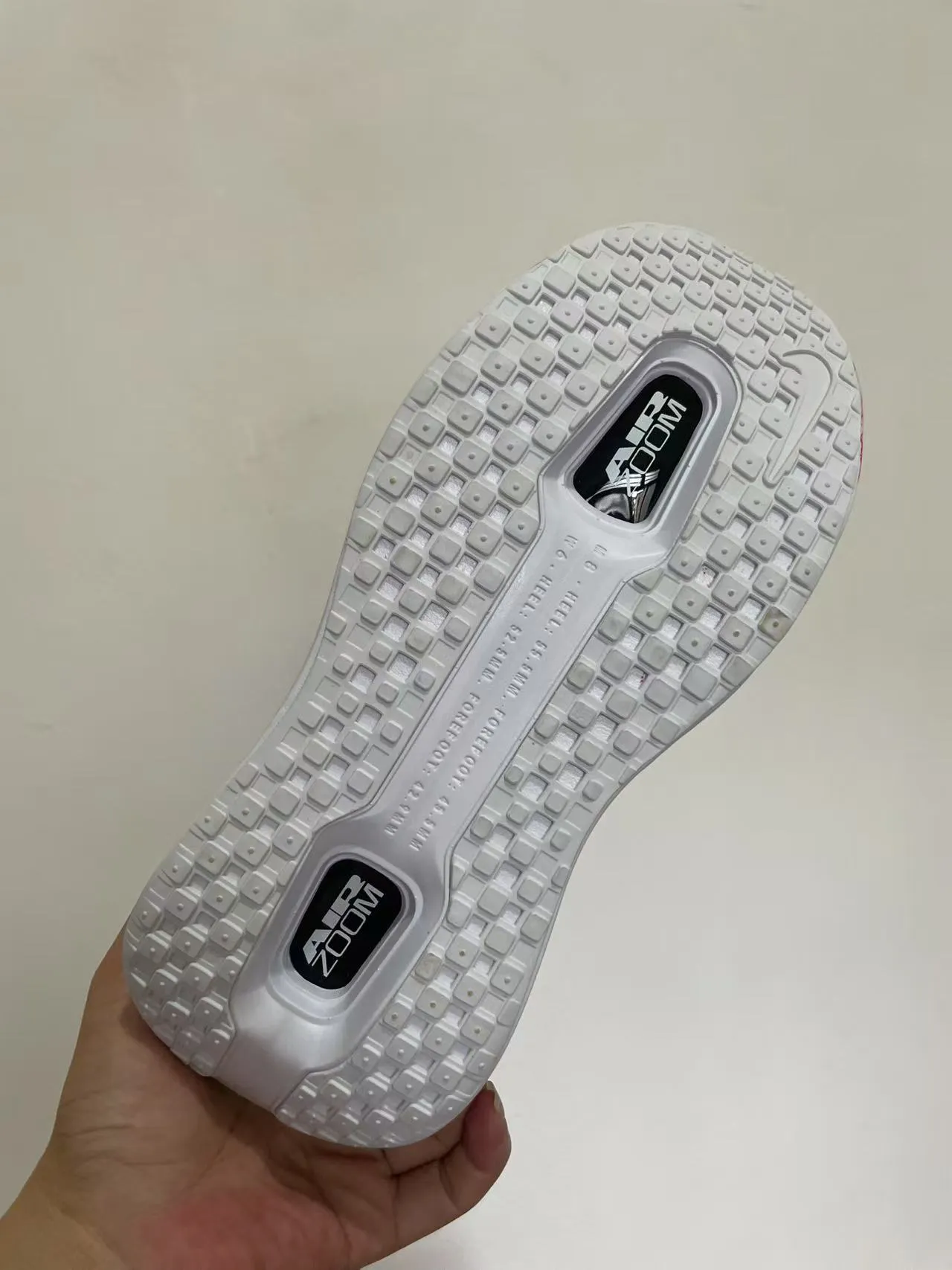 Nike White Red Engineered Mesh Upper Visible Air Zoom Unit Lifestyle Sneakers 2