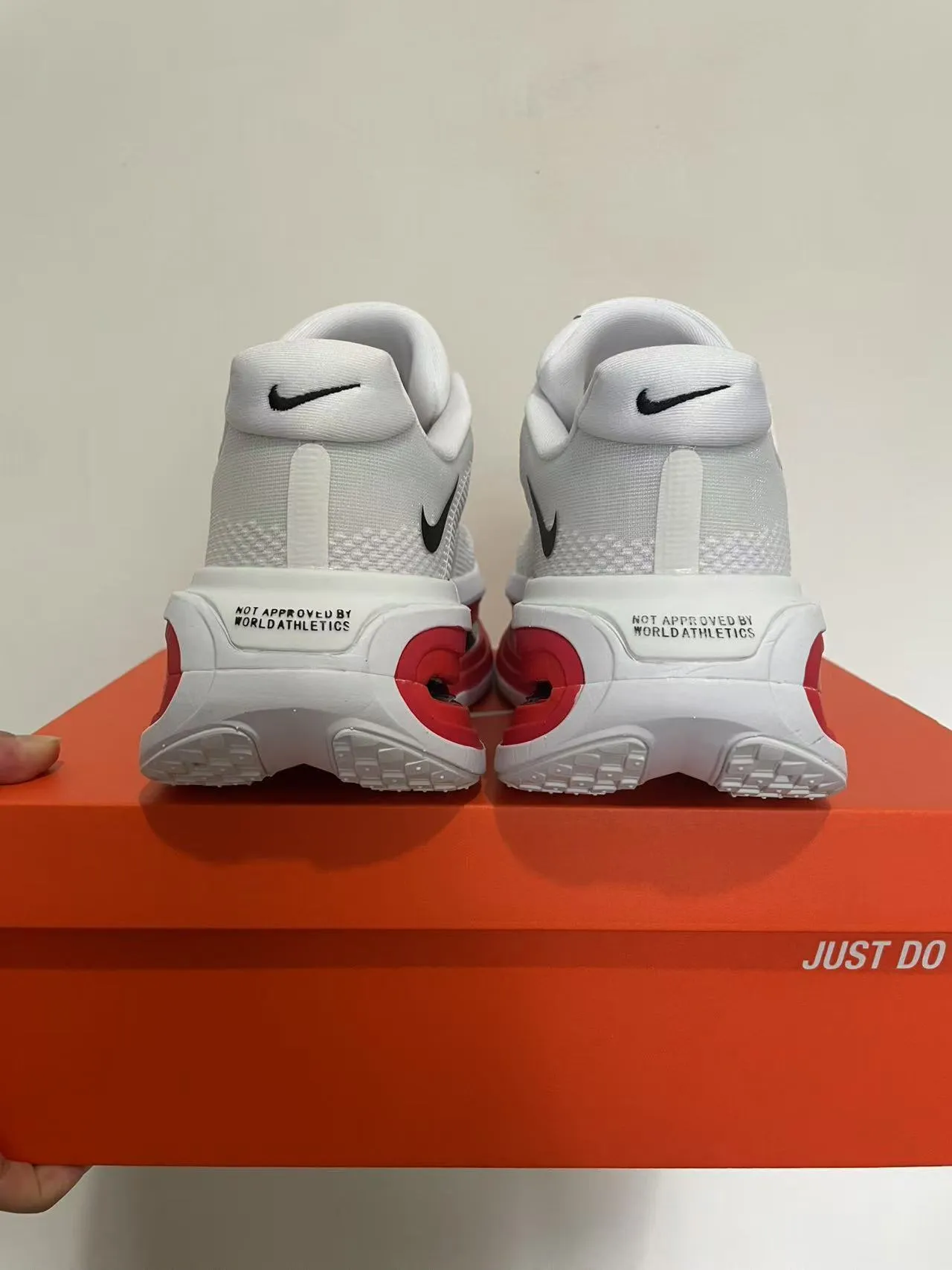 Nike White Red Engineered Mesh Upper Visible Air Zoom Unit Lifestyle Sneakers 4