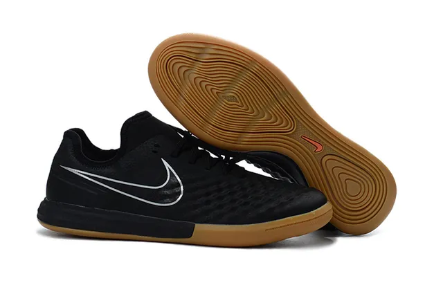 Nike White Red Low-Cut Textured Synthetic Upper Indoor Soccer Shoes 4