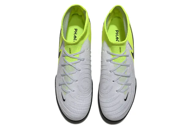 Nike Zapatillas de fútbol turf con upper de knit, cuello sock-fit y corte alto en blanco y amarillo 2