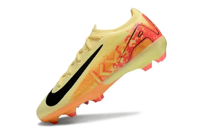 Nike Chaussures de football jaune orange upper knit overlay graphique pixelé terrain ferme 3