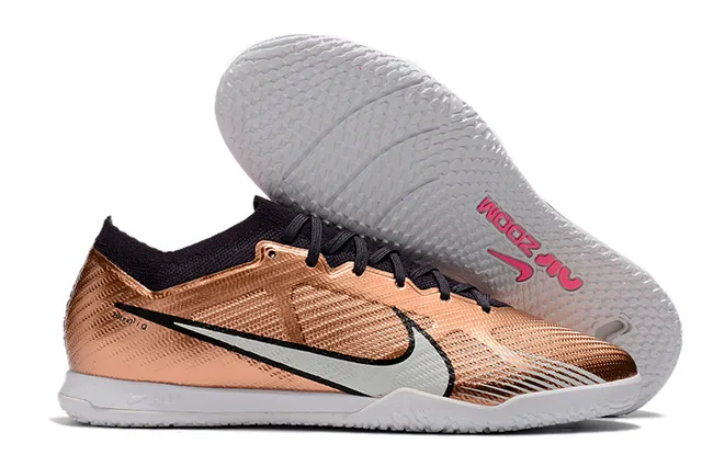 Nike Chaussures de soccer indoor à coupe basse avec empeigne en maille jaune orange 4