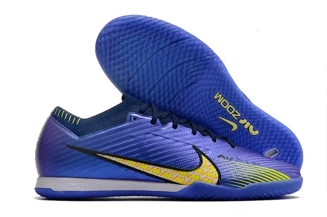 Nike Chaussures de soccer indoor à coupe basse avec empeigne en maille jaune orange 13