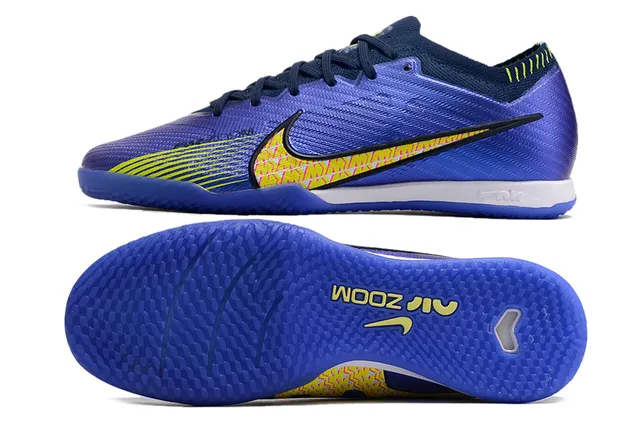 Nike Chaussures de soccer indoor à coupe basse avec empeigne en maille jaune orange 14