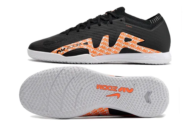 Nike Chaussures de soccer indoor à coupe basse avec empeigne en maille jaune orange 20