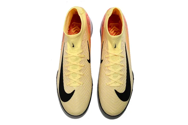 Nike Chaussures de football turf jaune et orange col de chaussette Flyknit 2