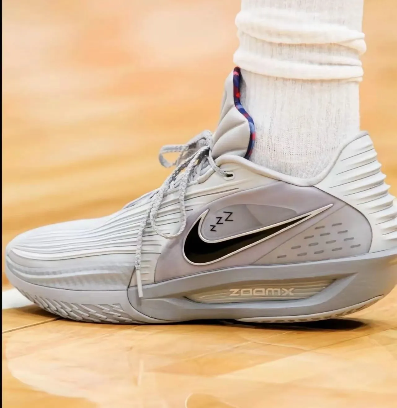Nike ZoomX Cinza Preto Tênis de Basquete 2