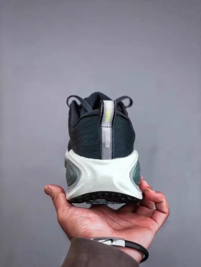 Nike ZoomX Invincible Run Running Shoes 7