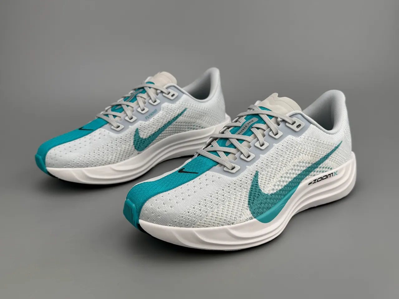Nike ZoomX White Blue Knit Upper Sculpted Midsole Running Shoes 5