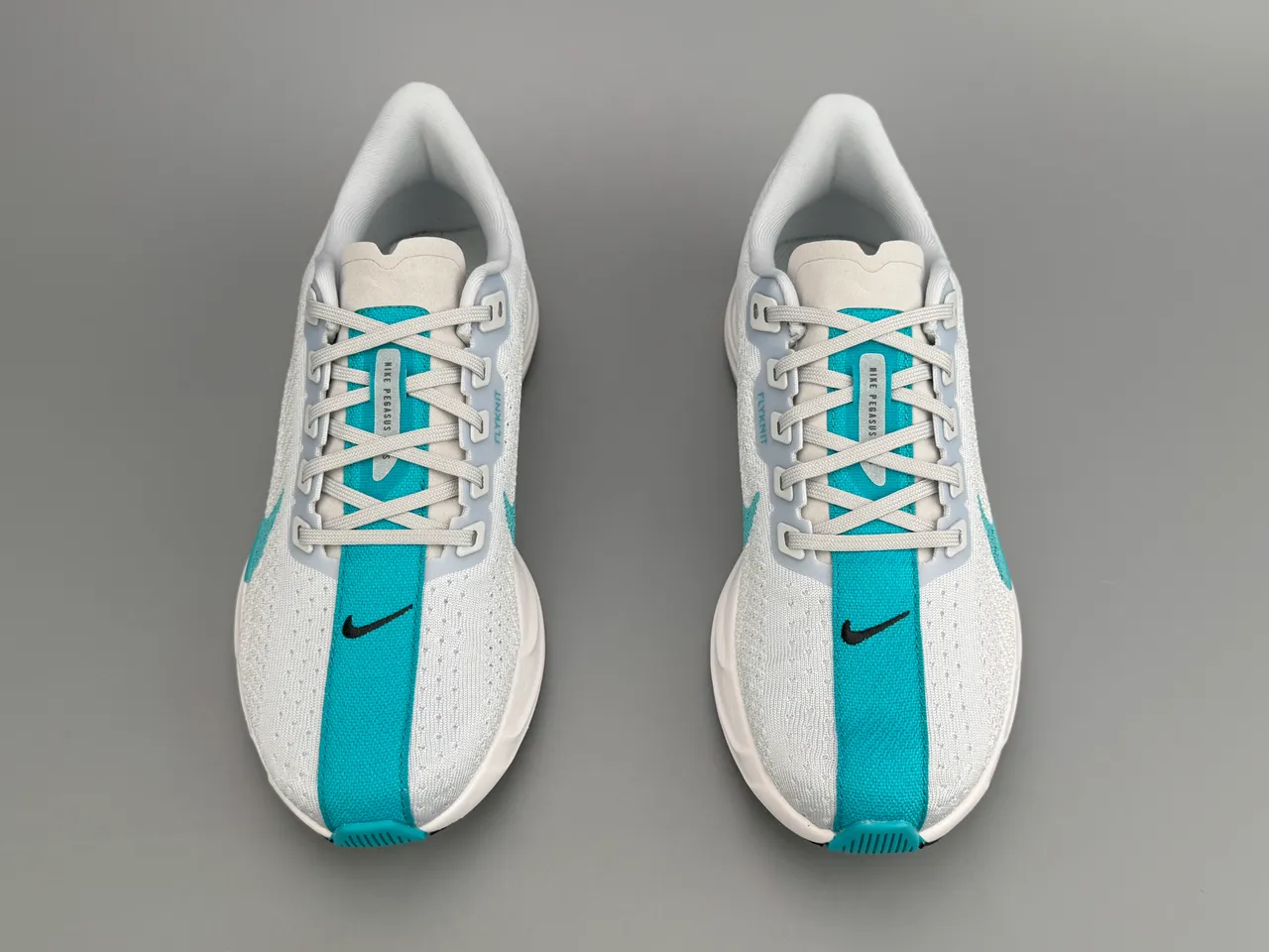 Nike ZoomX White Blue Knit Upper Sculpted Midsole Running Shoes 9