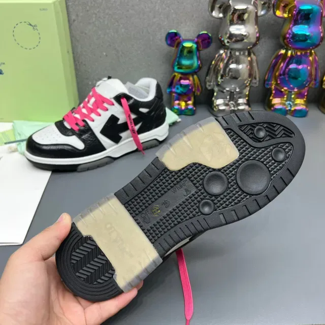 Off-White Tênis Lifestyle Couro Crocodilo Embossado Preto Rosa Logo Seta Diagonal 2