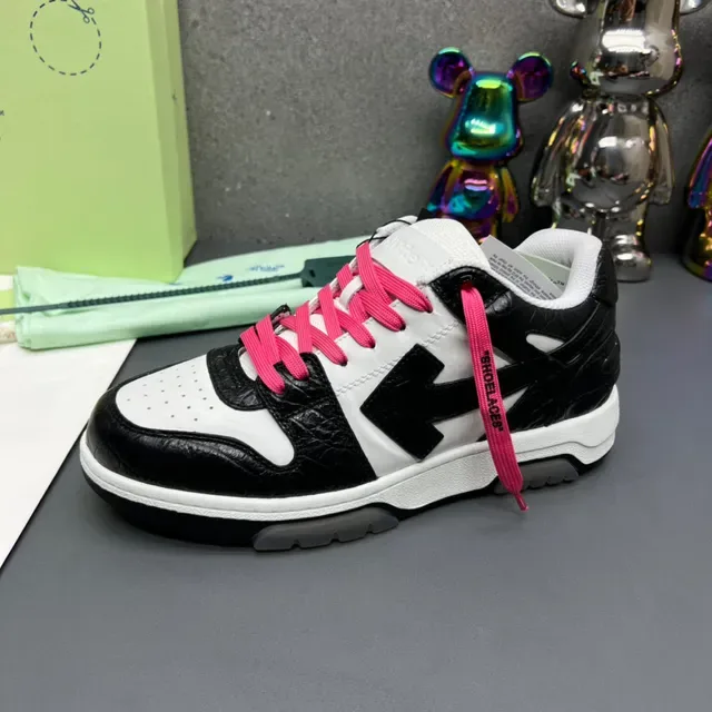 Off-White Tênis Lifestyle Couro Crocodilo Embossado Preto Rosa Logo Seta Diagonal 4