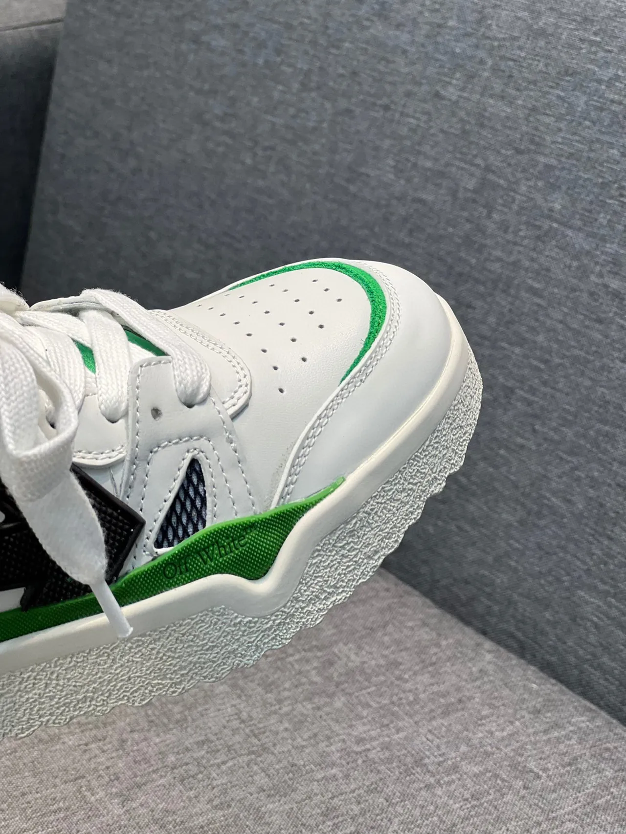 Off-White Tênis Lifestyle Verde Low-Top com Upper de Material Misto 3