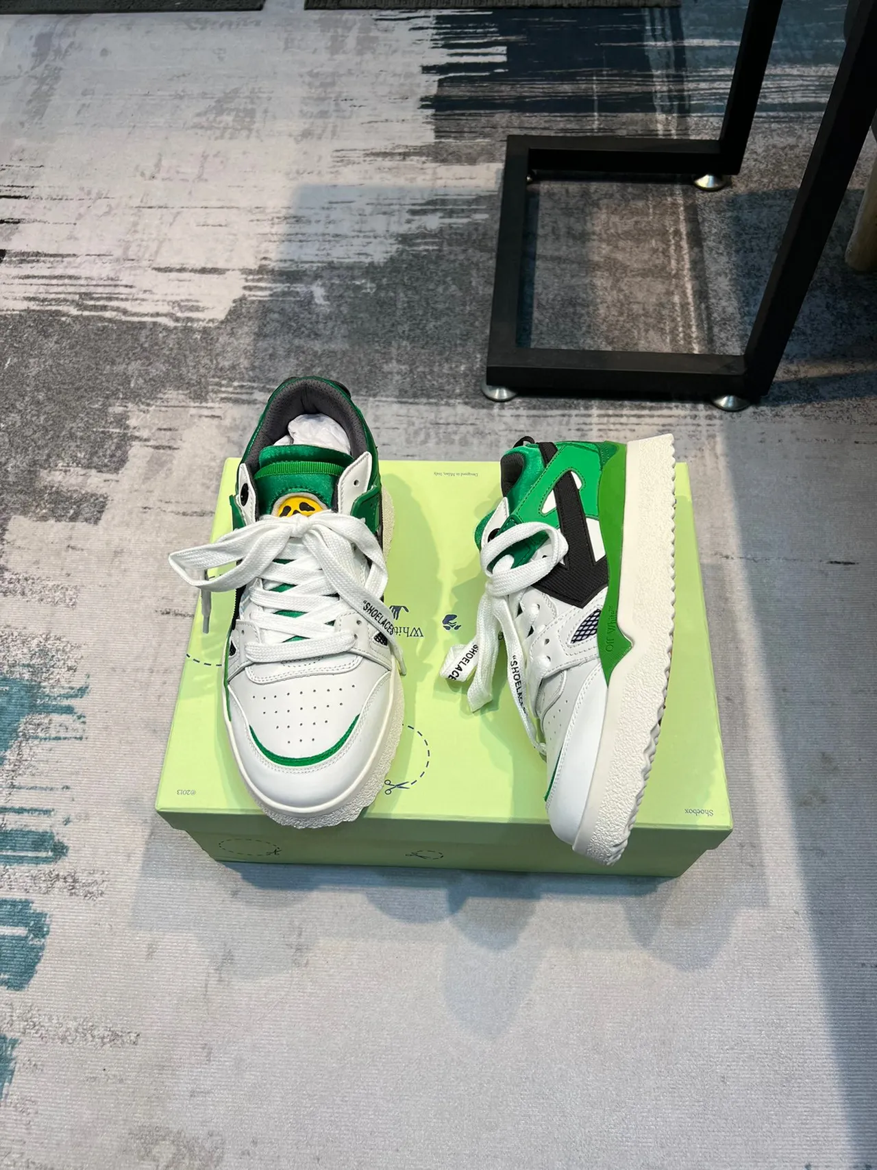 Off-White Tênis Lifestyle Verde Low-Top com Upper de Material Misto 4