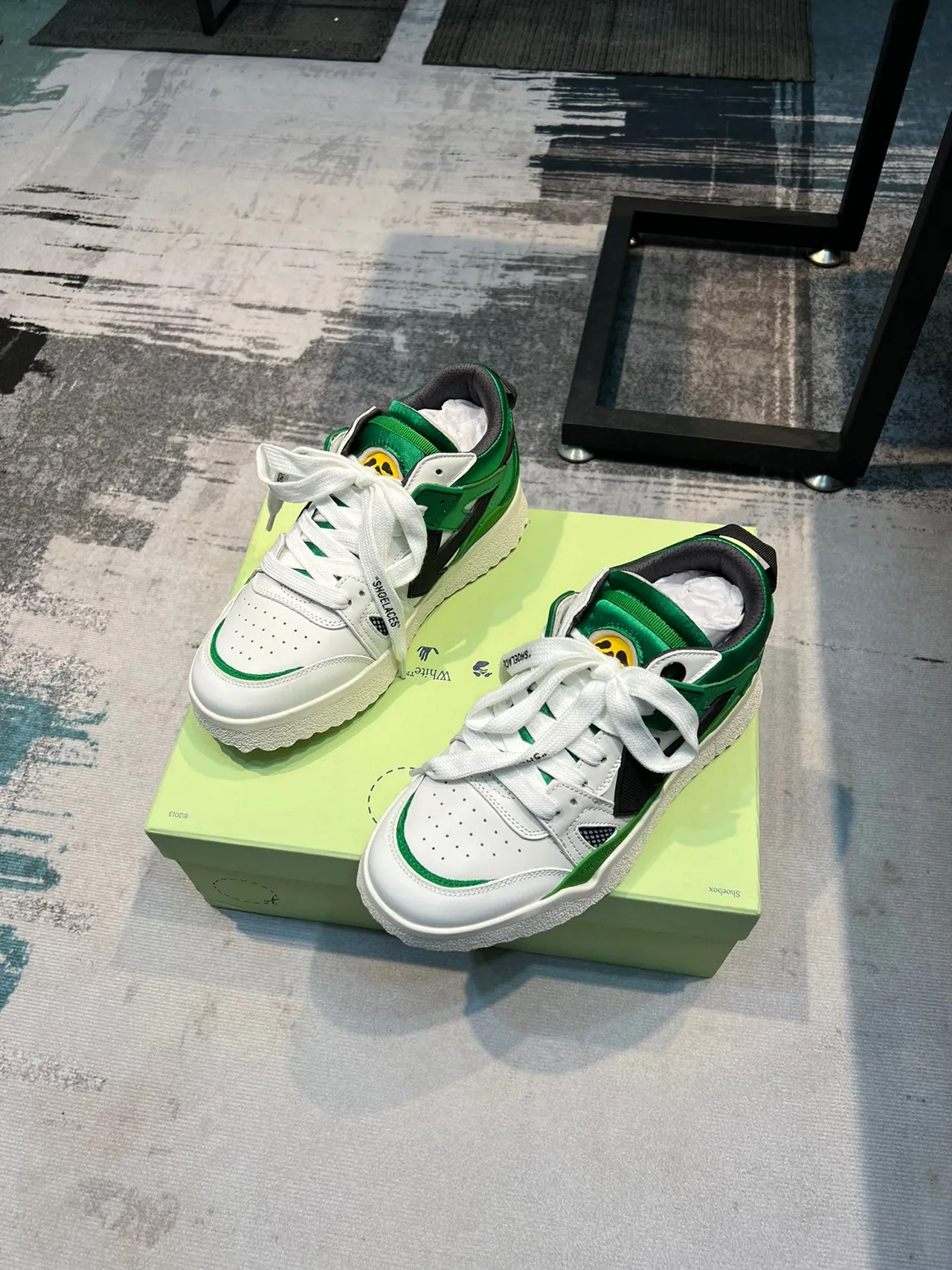 Off-White Tênis Lifestyle Verde Low-Top com Upper de Material Misto 5