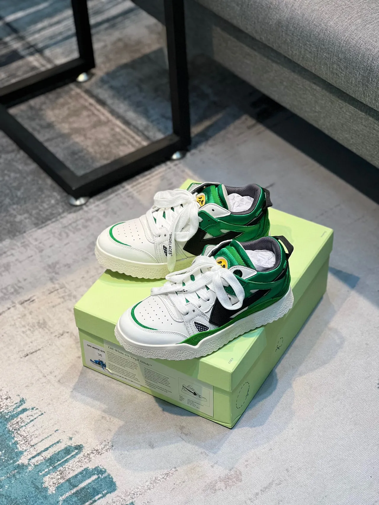 Off-White Tênis Lifestyle Verde Low-Top com Upper de Material Misto 7