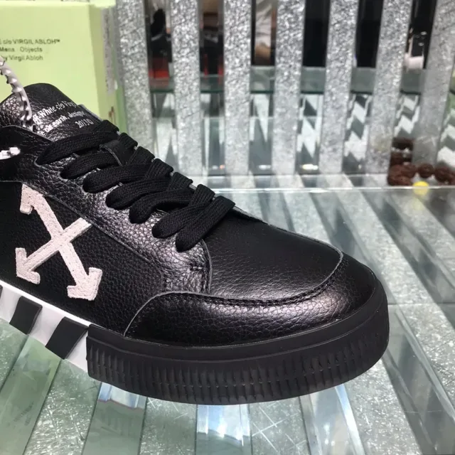 Off-White Industrial Low حذاء رياضي أسود جلد علوي أسلوب حياة 7