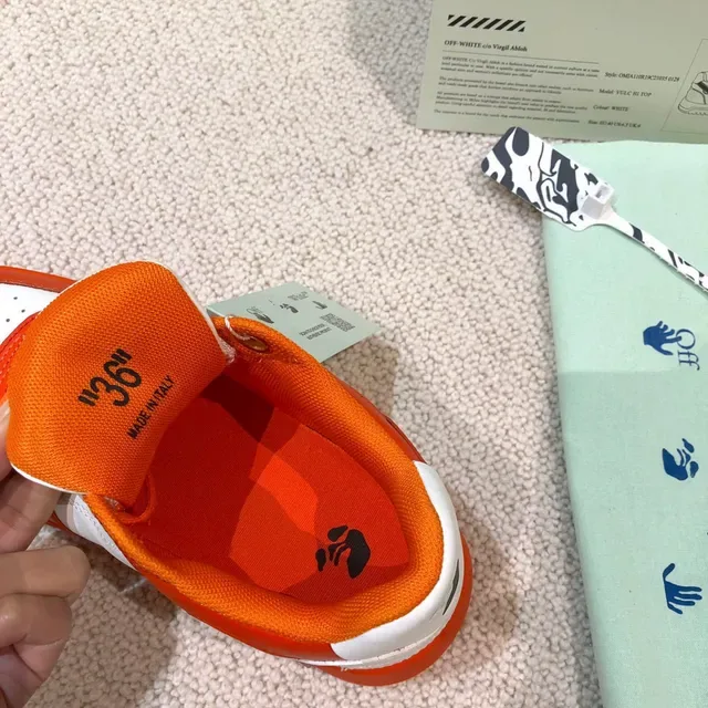 Off-White Sneakers Lifestyle Orange Low-Top Toebox Perforé 5
