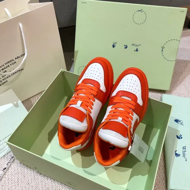 Off-White Sneakers Lifestyle Orange Low-Top Toebox Perforé 9