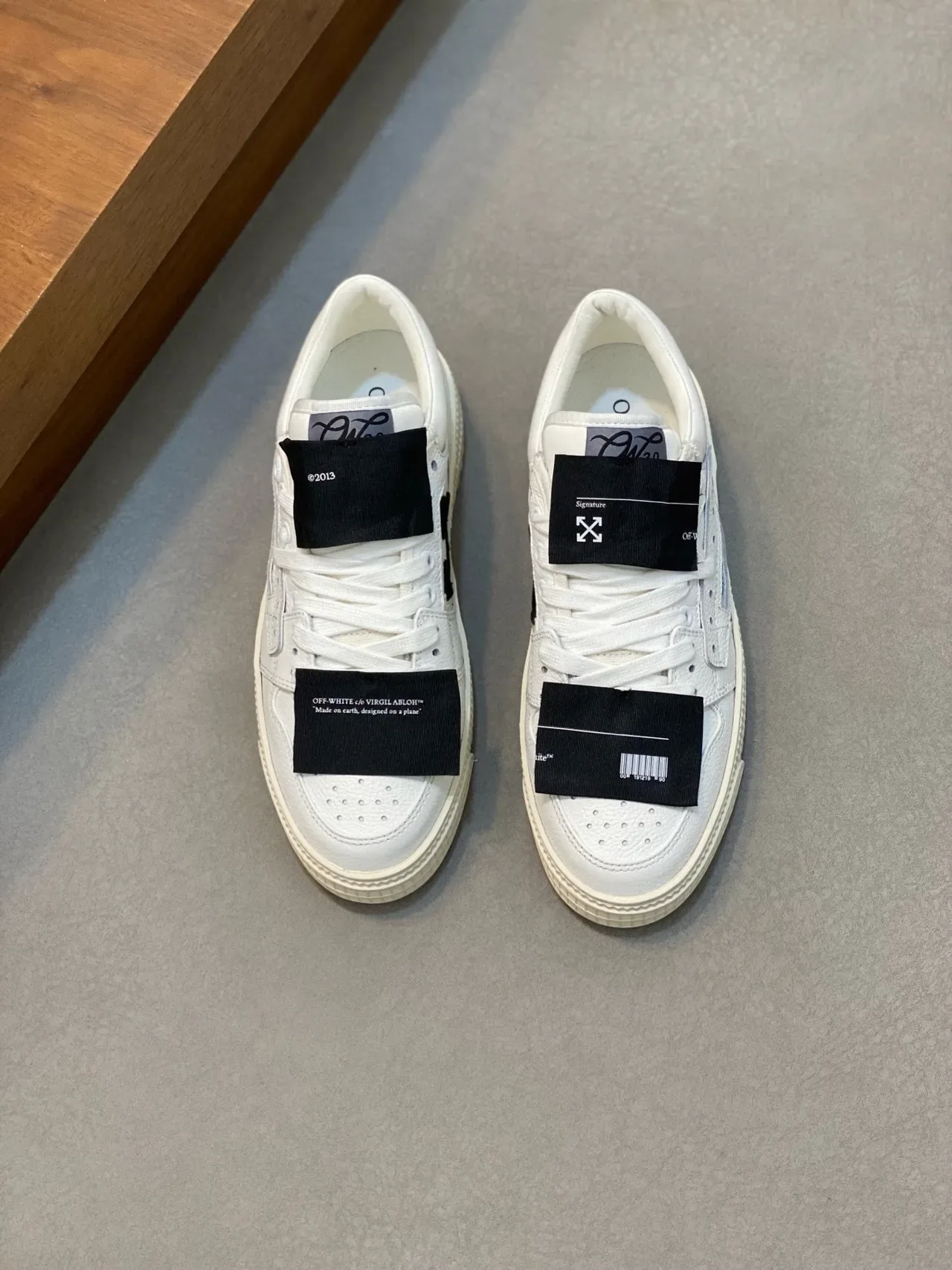 Off-White The Ten Tênis Lifestyle Preto Detalhe de Cinto Industrial Couro Perfurado Superior 2