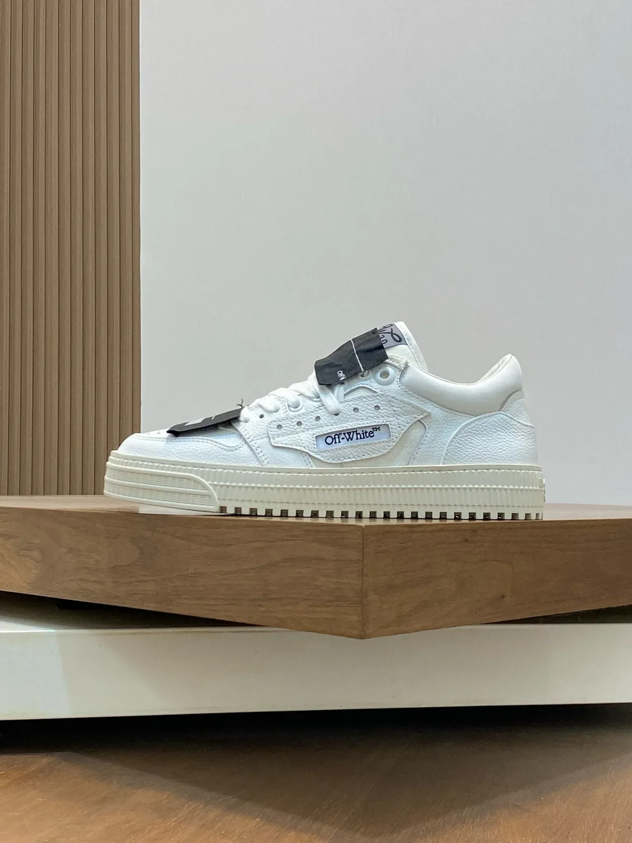 Off-White The Ten Tênis Lifestyle Preto Detalhe de Cinto Industrial Couro Perfurado Superior 3