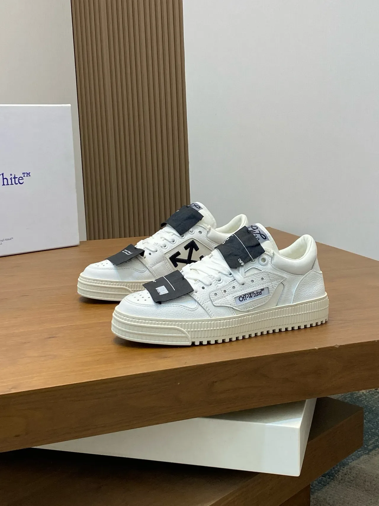 Off-White The Ten Tênis Lifestyle Preto Detalhe de Cinto Industrial Couro Perfurado Superior 4