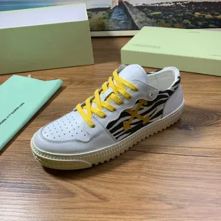 Off-White أصفر مثقوب جلد أصبع القدم زيبرا مطبوع جانب لوح أسلوب حياة أحذية رياضية