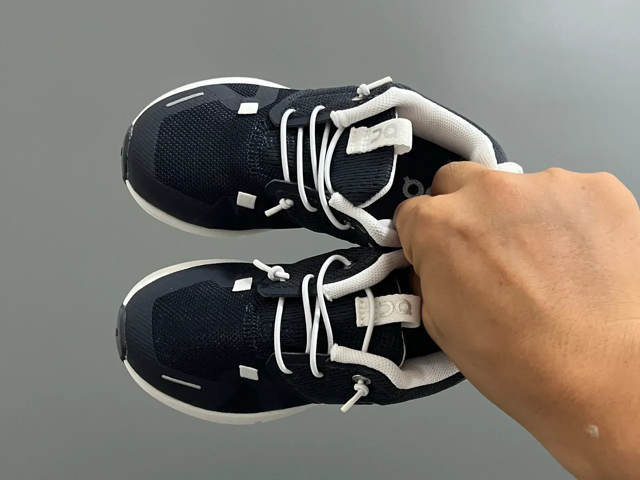 On Blue White Low-Top Mesh Upper Lifestyle Sneakers 23