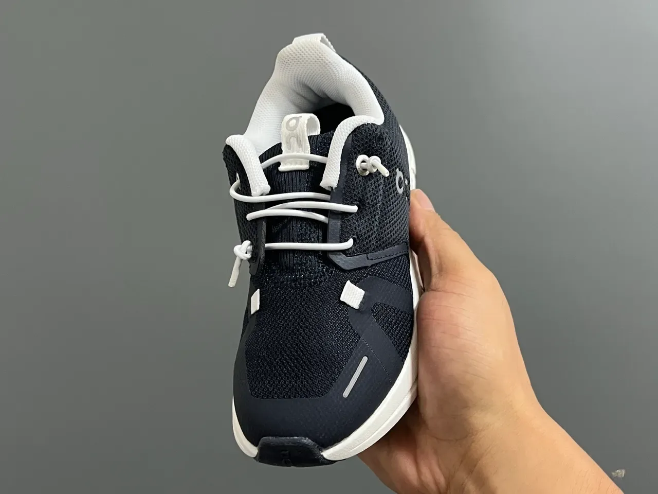 On Blue White Low-Top Mesh Upper Lifestyle Sneakers 24