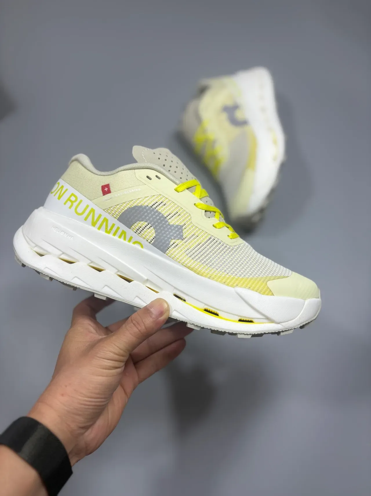 On Cloudmonster Tênis Lifestyle Amarelo Pálido e Branco 4