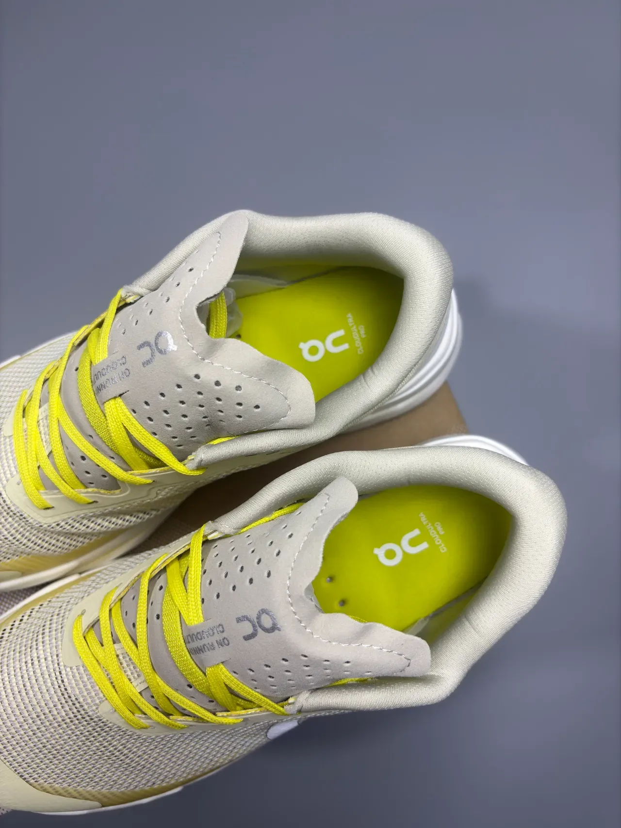 On Cloudmonster Tênis Lifestyle Amarelo Pálido e Branco 7