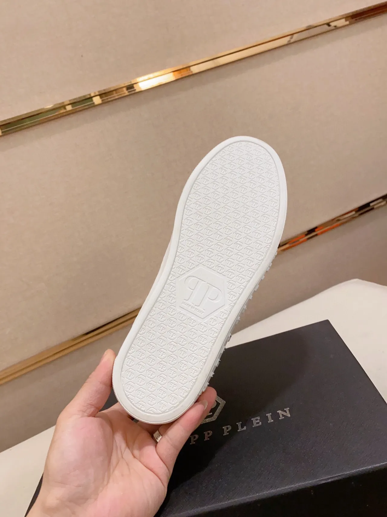 Philipp Plein Chaussures Lifestyle Noires et Blanches à Encolure Basse avec Panneau Latéral Perforé 2